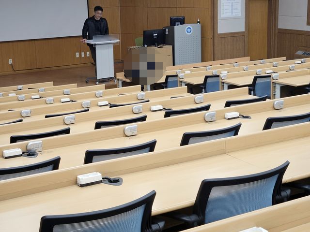 텅 빈 충북대 의대 강의실