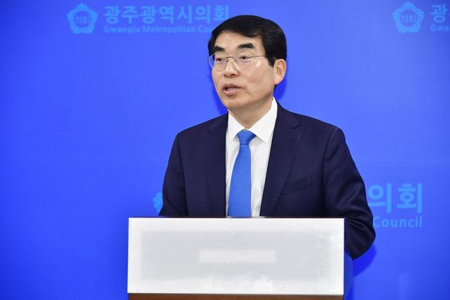 광주서 기자회견하는 '희망과 대안 포럼' 양기대 전 의원