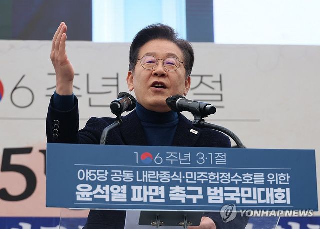 발언하는 이재명 대표