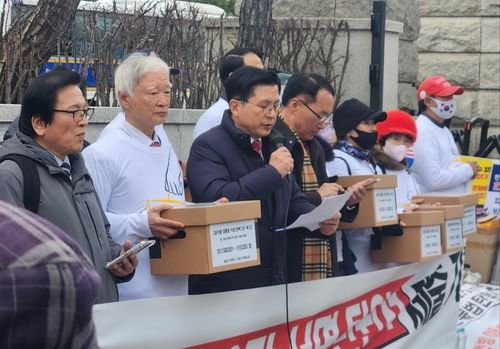 5일 헌법재판소 앞 기자회견 하는 황교안 전 국무총리