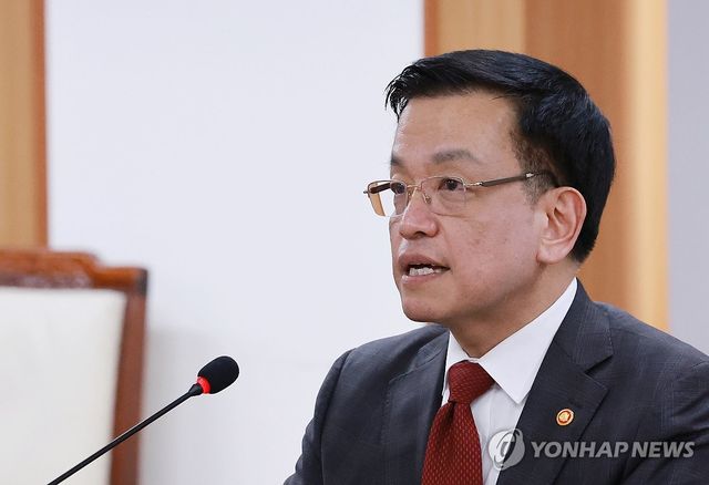 민생범죄 점검회의에서 발언하는 최상목 권한대행