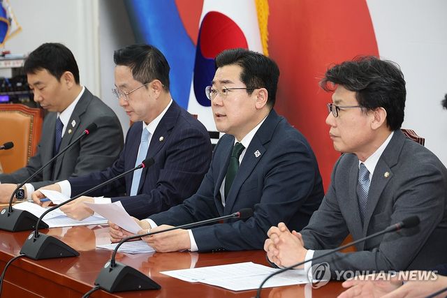 발언하는 박찬대 원내대표