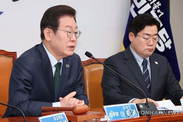 발언하는 이재명 대표