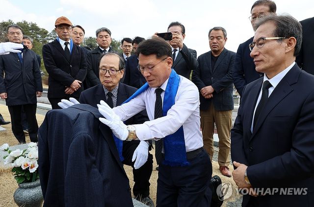 민주당 국방안보특위 5·18민주묘지 참배