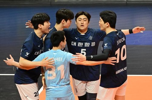 득점 후 기뻐하는 대한항공 선수들