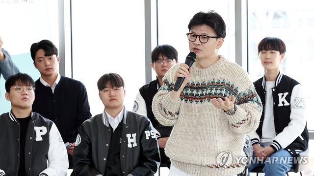 대학생들과 만나 강연하는 한동훈 전 대표