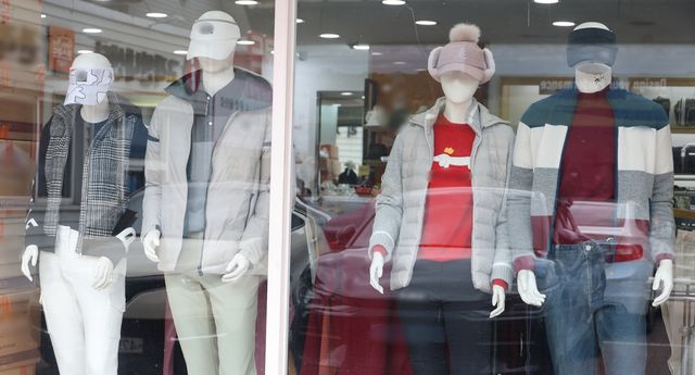 퀸스로드 내 한 의류 점포