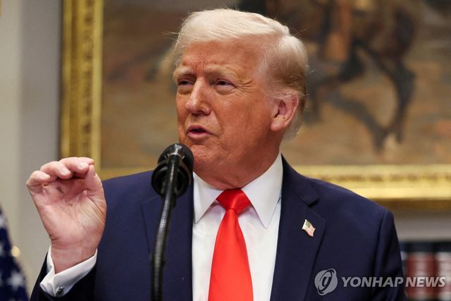 백악관에서 발언하는 도널드 트럼프 미국 대통령