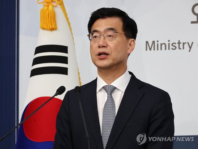 정례브리핑하는 이재웅 대변인