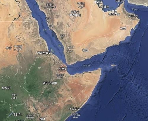 동아프리카 지부티(가운데 빨간 점선)와 예멘