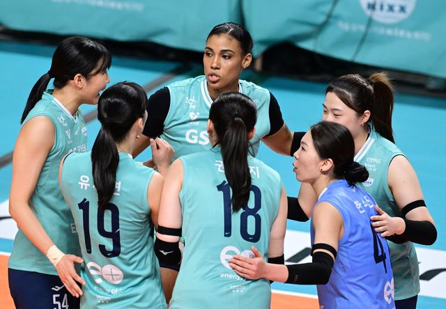 득점 후 기뻐하는 GS칼텍스 선수들