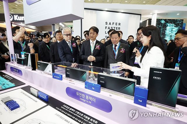 삼성SDI 부스 찾은 배터리 업계 대표들