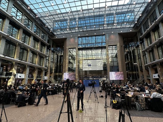 EU 특별정상회의 취재하기 위해 모인 각국 언론