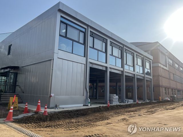 "교장실, 교무실도 교실로 전환"