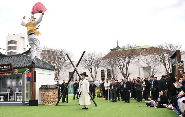 APEC 고위관리회의 야외전시관 전통 공연