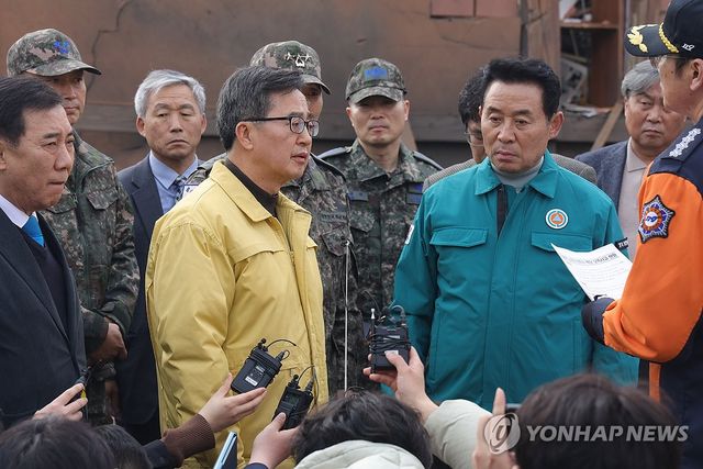 전투기 오폭 사고 현장 찾은 김동연