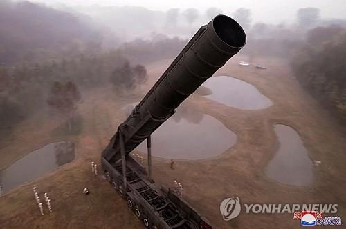 북한 최신형 ICBM '화성포-19형'