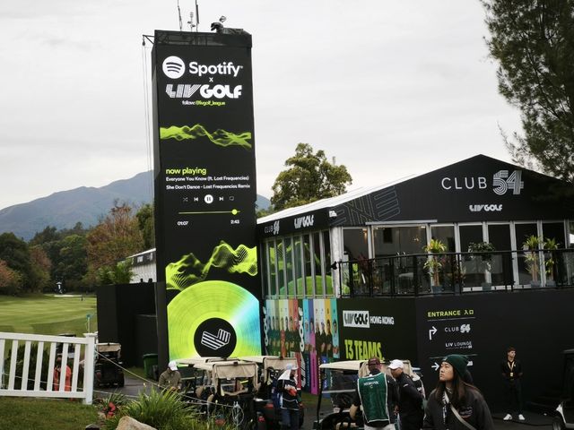 대회장 안에 나오는 음악을 안내하고 있는 대형 전광판 모습. 