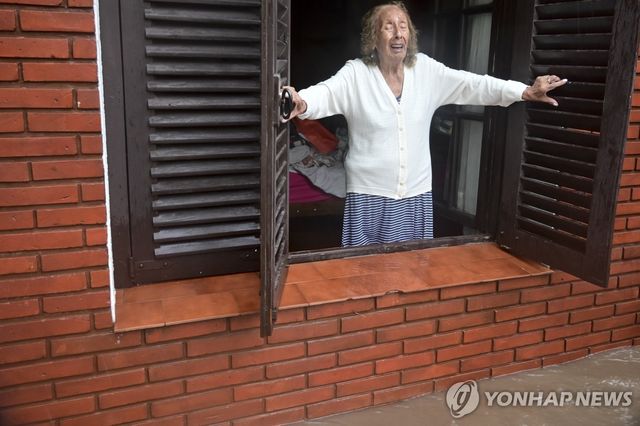 바깥 풍경에 망연자실