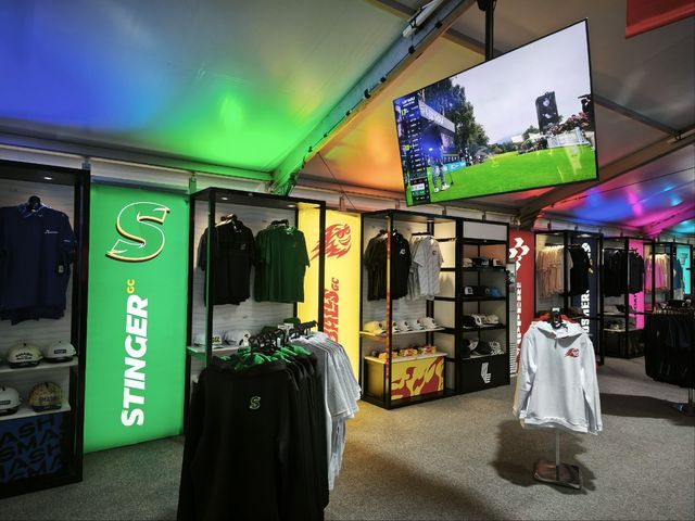 대회장 안에 설치된 기념품 매장.