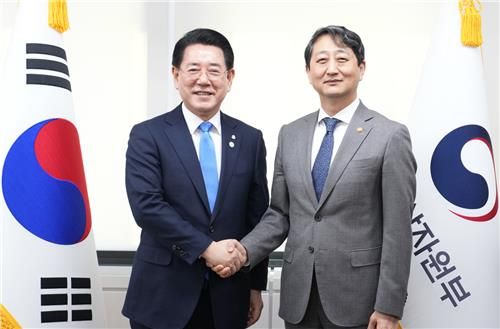 김영록 지사(왼쪽)와 안덕근 산업통상자원부 장관