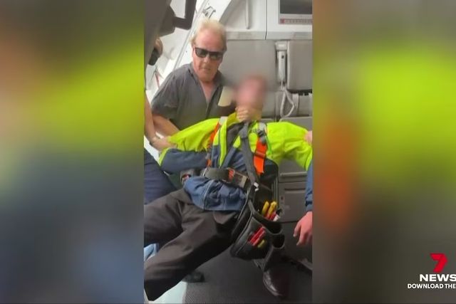 호주 10대, 산탄총 들고 여객기 타려다가 승객 등에 제압돼