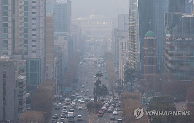 날 풀리며 미세먼지도 극성