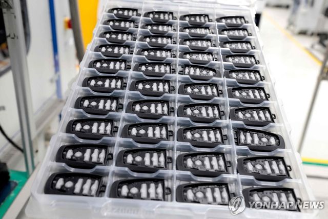 멕시코 할리스코 한 공장에서 제조 중인 전기자동차 스마트키