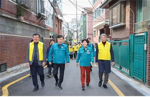 해빙기 안전점검 하는 전성수 서초구청장과 조은희 서초갑[ 국회의원