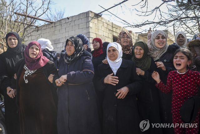 슬퍼하는 시리아 주민들