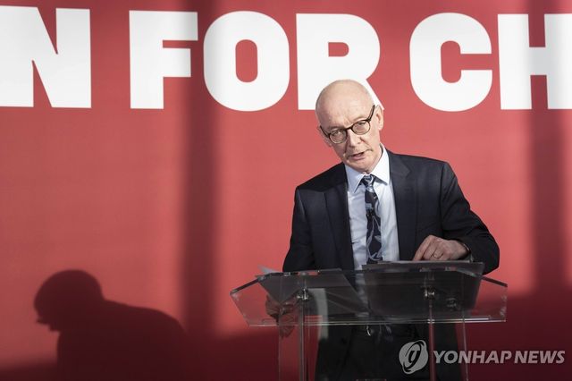 팻 맥패든 장관