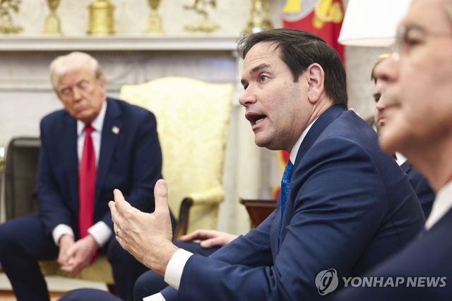 도널드 트럼프 대통령 앞에서 발언하는 마코 루비오 미국 국무장관