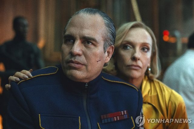 영화 '미키 17'의 한 장면