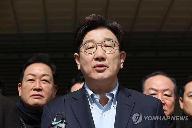 비상의원총회서 발언하는 권성동 원내대표