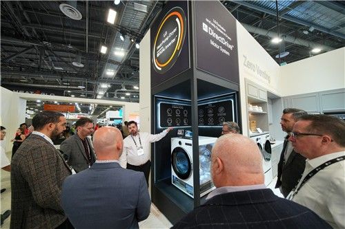 미국 디자인·건축 박람회 'DCW 2025'에 소개된 LG전자 건조기