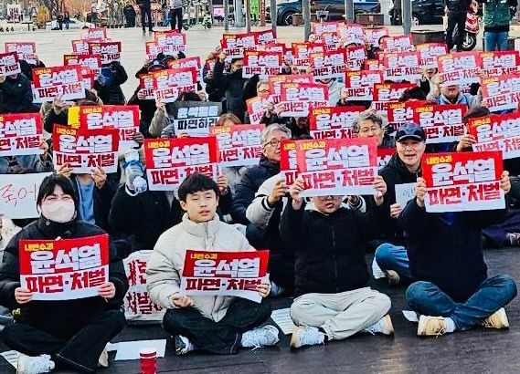 강릉서 열린 정권 퇴진 촉구 집회