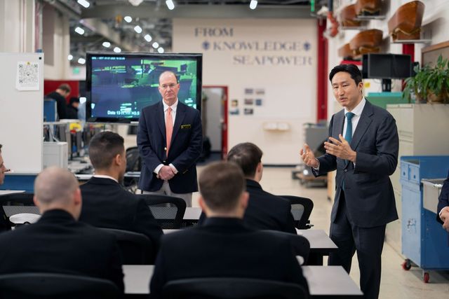 미국 해군사관학교 찾은 정기선 HD현대 수석부회장 