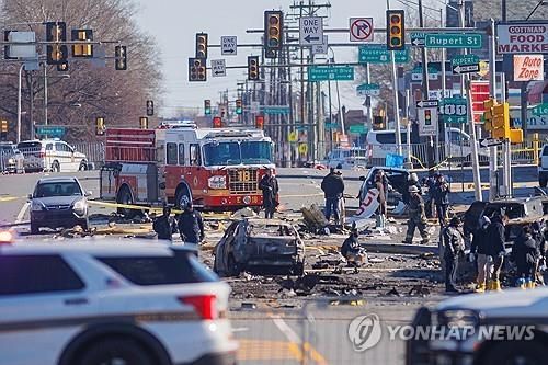 지난 1월 미국 필라델피아 항공기 추락 지점 사고 잔해
