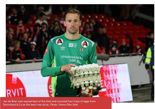 수훈 선수 선물로 계란을 받은 골키퍼