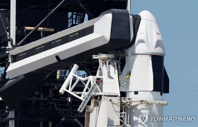 31일(현지시간) 발사 준비 중인 스페이스X의 드래건 우주캡슐