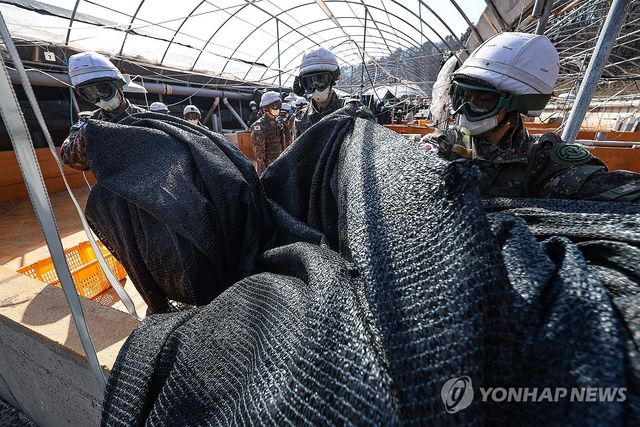 산불 피해 복구에 군장병 투입