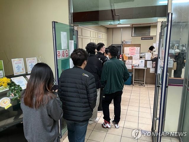 '천원의 아침밥'을 먹기 위한 줄