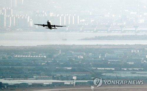 김해공항서 이륙한 항공기 