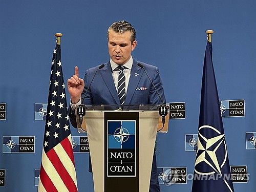 기자회견 하는 미국 국방장관