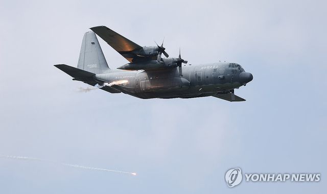 공군 C-130 수송기