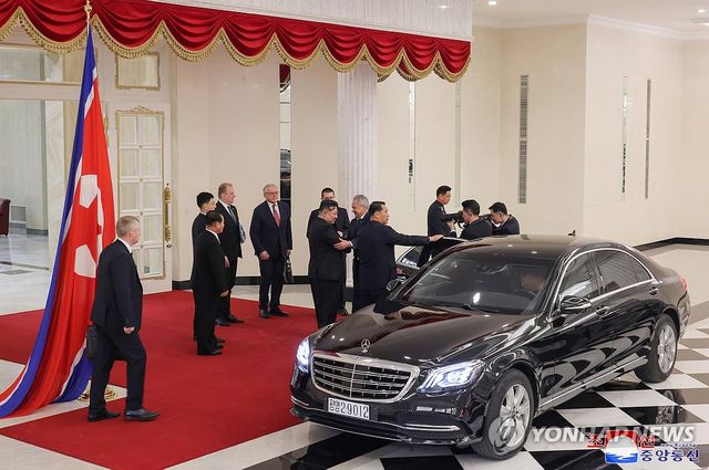 북한 김정은, 쇼이구 러 국가안보회의 서기 접견