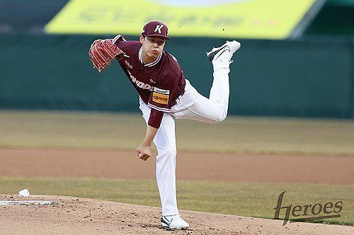 역투하는 키움 히어로즈 신인 투수 정현우