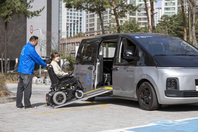 현대차, R1·셔클 플랫폼으로 교통약자 지원