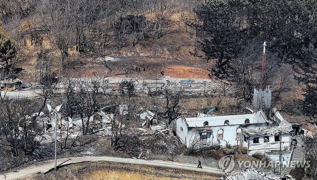 산불에 쑥대밭 된 마을, 피해조사 한창