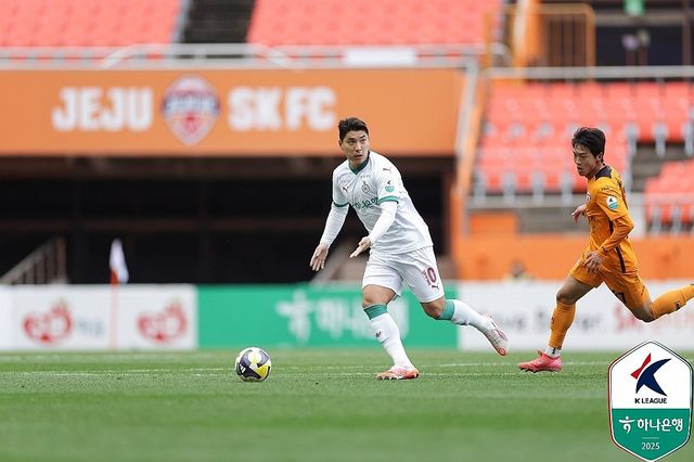 드리블하는 주민규